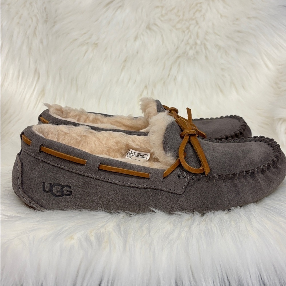 UGG Gray Dakota Suede Moccasin Slippers Mocs 5 EXCELLENT WORN ONCE!! - Picture 5 of 6